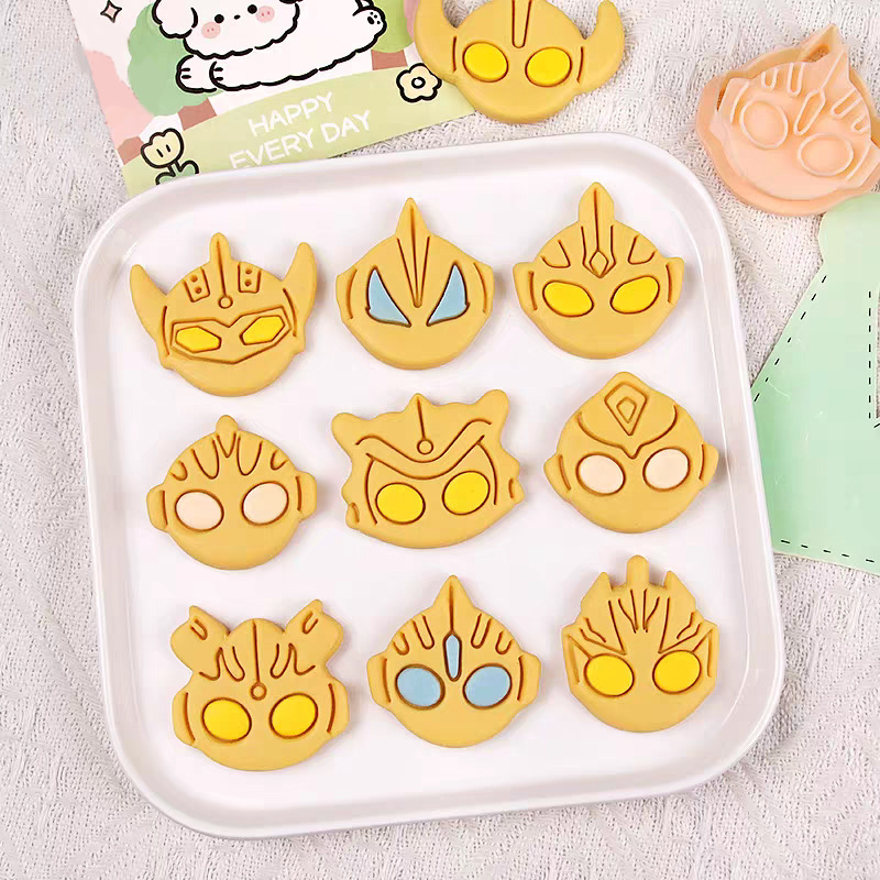 Kitchen With Baking Area - Sıcak Anime Ultraman Serisi Kurabiye Kalıbı